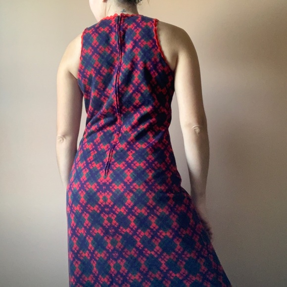Vintage Plaid Sleeveless Holiday Dress - Picture 4 of 8